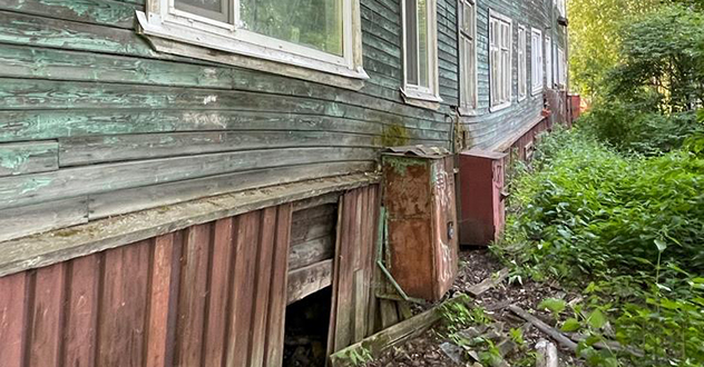 Прокуратура Архангельска организовала проверку по факту схода со свай жилого дома