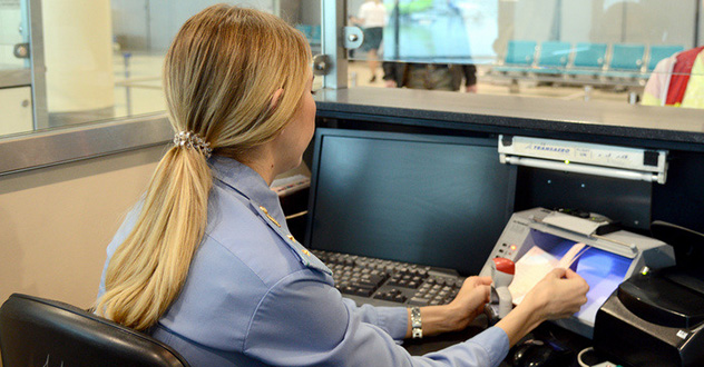 РУФСБ напоминает о правилах проверки паспортов при прохождении пограничного контроля