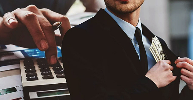 Трое жителей областного центра получали деньги за «мертвые души»