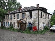 По иску Котласского межрайонного прокурора суд обязал администрацию Котласского муниципального округа снести аварийные дома