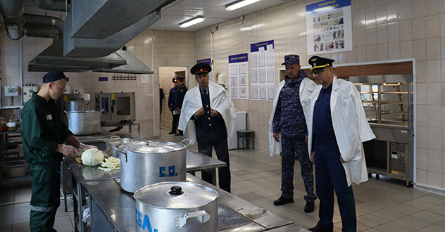 Прокурор Архангельской области Николай Хлустиков проверил состояние законности в воспитательной колонии