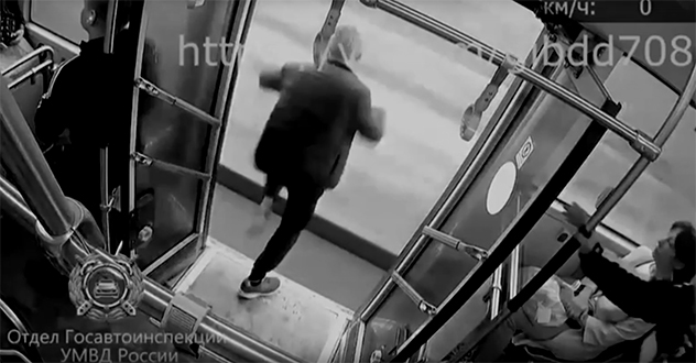 Прокуратурой области организована проверка по факту падения пассажира из автобуса в г. Архангельске