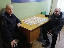 Няндомские полицейские вернули мужчине похищенные у него денежные средства