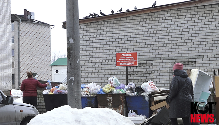 В Котласе мусор застрял во дворах