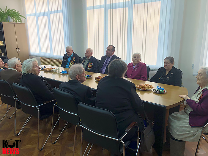 Ветеранам начали вручать юбилейные медали