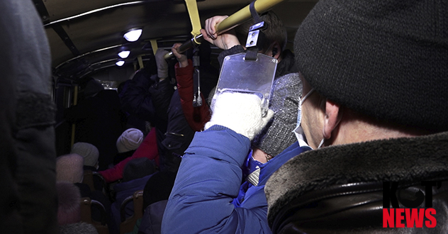 Котлашане ездят в автобусах как сельди в бочке