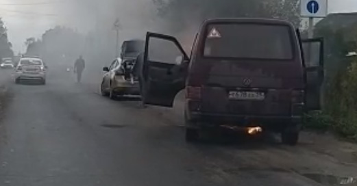 Машина загорелась у переезда