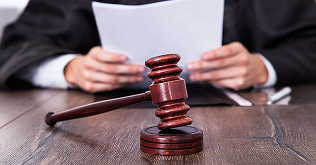 Конфликт в подъезде закончился жестоким избиением топором