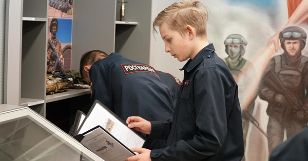 Архангельские школьники посетили с экскурсией региональное управление Росгвардии