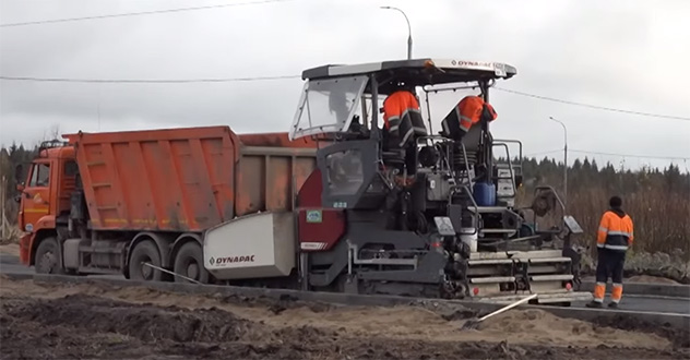 Вместо новой дороги - ремонт битыми кирпичами, или сколько нам еще ждать обещанного?