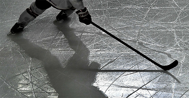 Тренер детской хоккейной команды избивал своих подопечных клюшкой