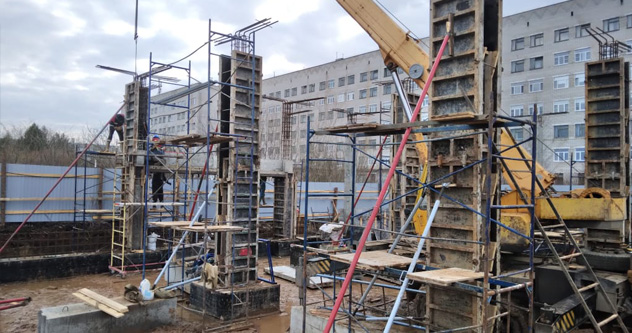 Новая детская поликлиника в Котласе: «Белый дом» приступил к очередному этапу строительства