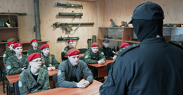 Сотрудники ОМОН Росгвардии организовали познавательную экскурсию для архангельских школьников