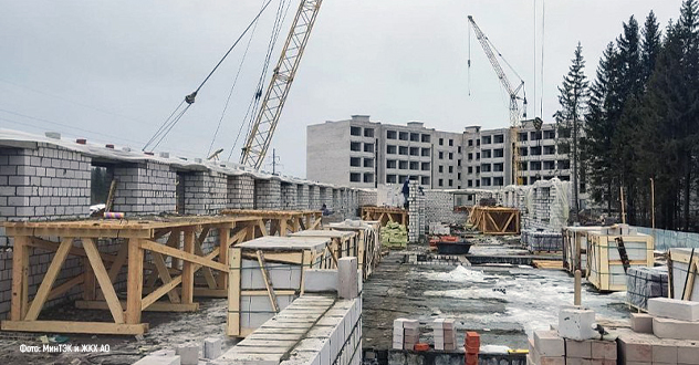 В Котласе приступили к кирпичной кладке каркаса двух новостроек для переселенцев