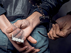 Житель г. Северодвинска подозревается в совершении наркопреступления