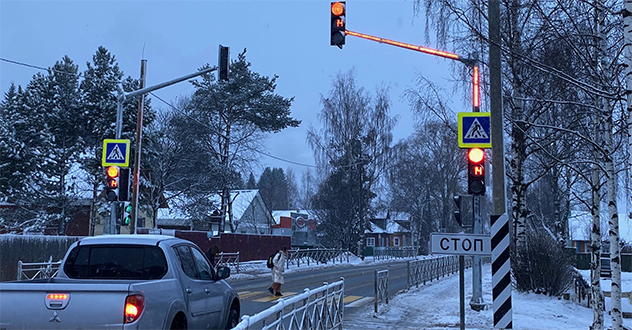 После вмешательства прокуратуры около школы в пос. Березник установили светофор